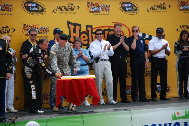 Heluva Good! Sour Cream Dips 400 NASCAR Sprint Cup Series