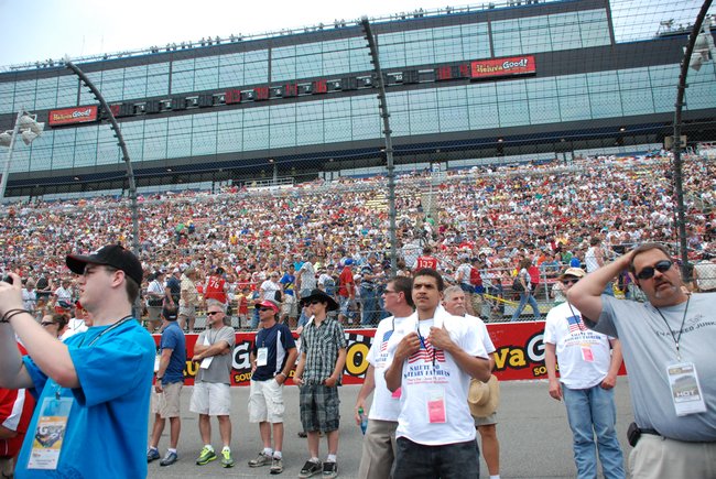 Heluva Good! Sour Cream Dips 400 NASCAR Sprint Cup Series