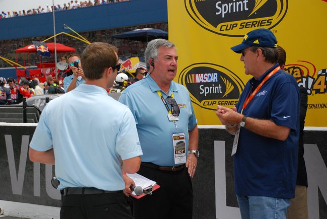Heluva Good! Sour Cream Dips 400 NASCAR Sprint Cup Series