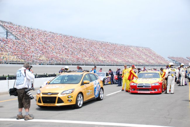 Heluva Good! Sour Cream Dips 400 NASCAR Sprint Cup Series
