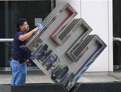 POLISHING THE ENRON COMPANY LOGO. POLISHING THE ENRON COMPANY LOGO.