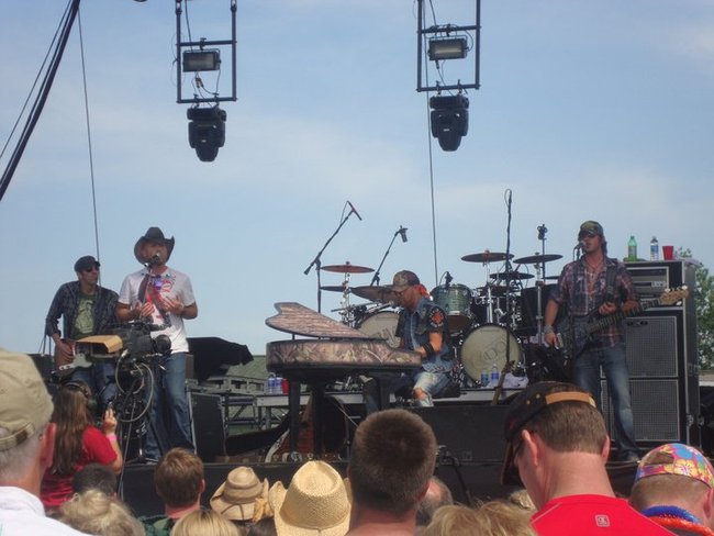Moondance Jammin' Country 2011