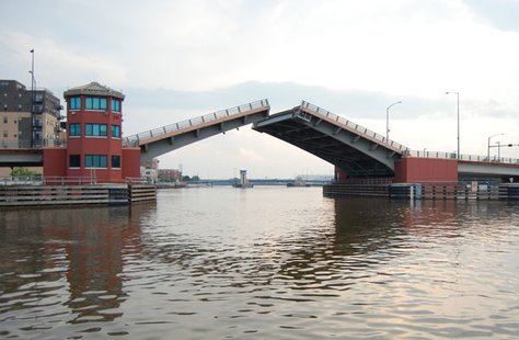 Ray Nitschke Memorial (Main Street) Bridge in Green Bay, WI Ray Nitschke Memorial (Main Street) Bridge in Green Bay, WI