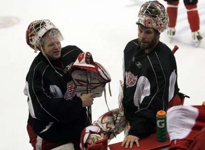 Detroit Red Wings goalie Chris Osgood (L) chats with backup goalie Ty Conklin during the team morning hockey practice at Joe Louis Arena in Detroit, Michigan June 8, 2009/REUTERS Detroit Red Wings goalie Chris Osgood (L) chats with backup goalie Ty Conklin during the team morning hockey practice at Joe Louis Arena in Detroit, Michigan June 8, 2009/REUTERS
