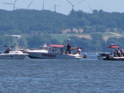 Fond du Lac County Sheriff's Department was the first on the scene of a plane crash Monday afternoon in Lake Winnebago. (Photo courtesy of 1450 KFIZ) Fond du Lac County Sheriff's Department was the first on the scene of a plane crash Monday afternoon in Lake Winnebago. (Photo courtesy of 1450 KFIZ)