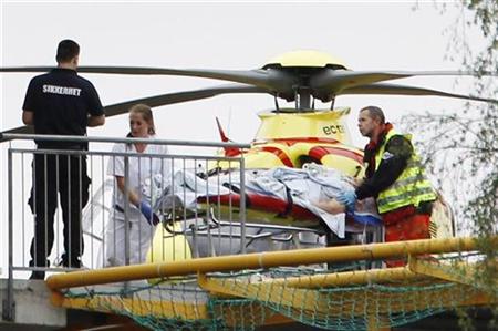 A person injured in a shooting at a youth camp arrives at the Ullevaal Hospital A person injured in a shooting at a youth camp arrives at the Ullevaal Hospital