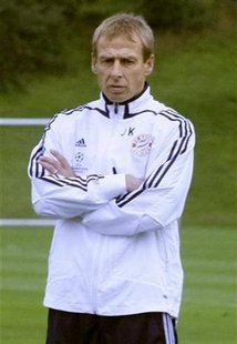 Bayern Munich's head coach Klinsmann watches players during a training session in Munich Bayern Munich's head coach Klinsmann watches players during a training session in Munich