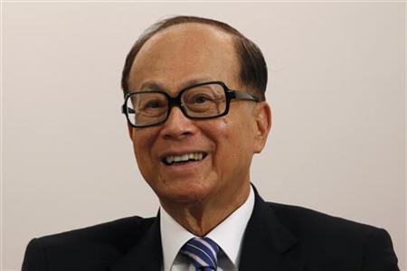 Hong Kong tycoon Li Ka-shing smiles during a news conference in Hong Kong Hong Kong tycoon Li Ka-shing smiles during a news conference in Hong Kong