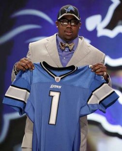 Defensive tackle Nick Fairley of Auburn University holds up a jersey after being selected as the 13th overall pick by the Detroit Lions in the 2011 NFL football Draft in New York, April 28, 2011. REUTERS Defensive tackle Nick Fairley of Auburn University holds up a jersey after being selected as the 13th overall pick by the Detroit Lions in the 2011 NFL football Draft in New York, April 28, 2011. REUTERS