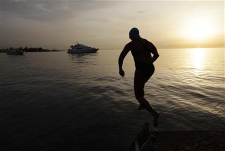 U.S swimmer Diana Nyad jumps into the Straits of Florida in Havana U.S swimmer Diana Nyad jumps into the Straits of Florida in Havana