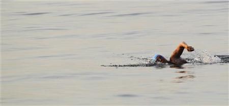 U.S. swimmer Diana Nyad begins her attempt to swim to Florida from Havana U.S. swimmer Diana Nyad begins her attempt to swim to Florida from Havana
