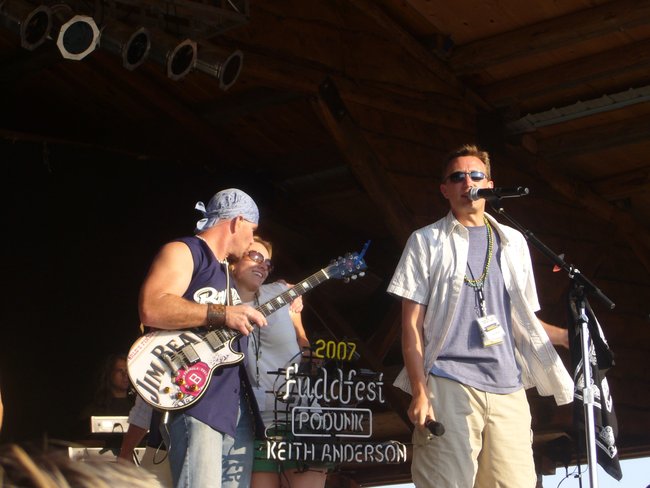 Lee Peek on stage with Keith Anderson at Fuddfest 2007