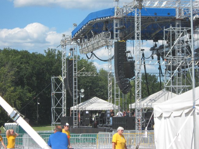 Q106 was on hand before the Whitesnake and Tesla gig! Rock On!