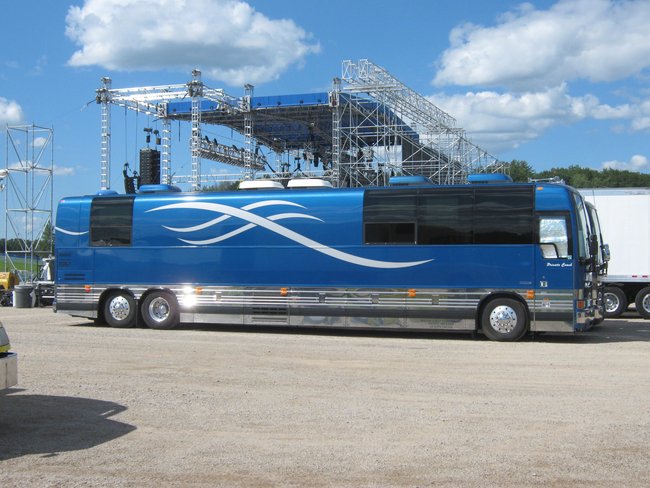 Q106 was on hand before the Whitesnake and Tesla gig! Rock On!