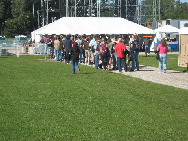 Q106 was on hand before the Whitesnake and Tesla gig! Rock On!