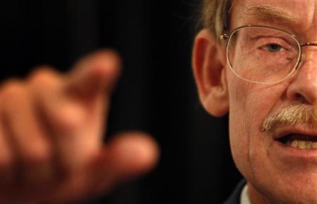 World Bank Chief Robert Zoellick gestures while speaking at the Asia Society's annual dinner in Sydney World Bank Chief Robert Zoellick gestures while speaking at the Asia Society's annual dinner in Sydney