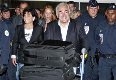Former IMF chief Strauss-Kahn and wife Sinclair arrive at Charles-de-Gaulle airport in Roissy near Paris Former IMF chief Strauss-Kahn and wife Sinclair arrive at Charles-de-Gaulle airport in Roissy near Paris