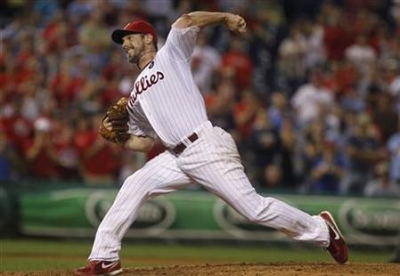 Phillies starting pitcher Lee delivers a pitch to the Braves during their National League MLB baseball game in Philadelphia Phillies starting pitcher Lee delivers a pitch to the Braves during their National League MLB baseball game in Philadelphia