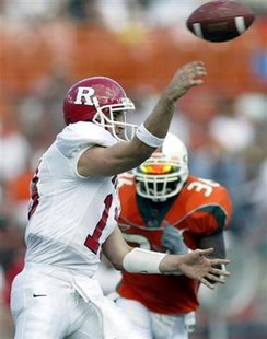 RUTGERS QUARTERBACK HART PASSES AGAINST HURRICANES IN FLORIDA.