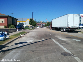 Crews work to clean up the area outside Lambeau Field, Sept. 9, 2011, after the NFL Kickoff Concert the previous night. (courtesy of FOX 11).
Crews work to clean up the area outside Lambeau Field, Sept. 9, 2011, after the NFL Kickoff Concert the previous night. (courtesy of FOX 11).