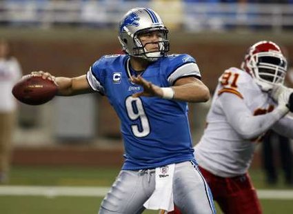 Detroit Lions quarterback Mathew Stafford looks for his receiver during the first half of their NFL season home opener football game against the Kansas City Chiefs in Detroit, Michigan September 18, 2011. REUTERS/Rebecca Cook (UNITED SATES - Tags: SPORT FOOTBALL) Detroit Lions quarterback Mathew Stafford looks for his receiver during the first half of their NFL season home opener football game against the Kansas City Chiefs in Detroit, Michigan September 18, 2011. REUTERS/Rebecca Cook (UNITED SATES - Tags: SPORT FOOTBALL)