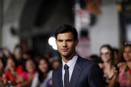 Lautner poses during the world premiere of "Abduction" in Hollywood Lautner poses during the world premiere of "Abduction" in Hollywood