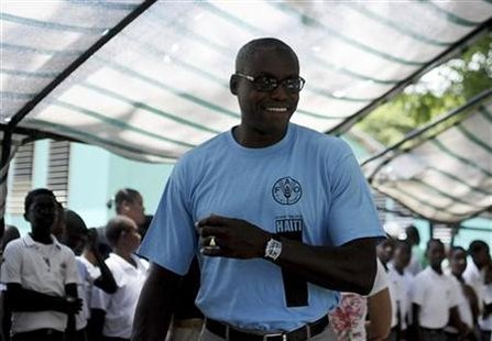 U.S. Olympic gold medalist Lewis arrives at a school in Port-au-Prince U.S. Olympic gold medalist Lewis arrives at a school in Port-au-Prince