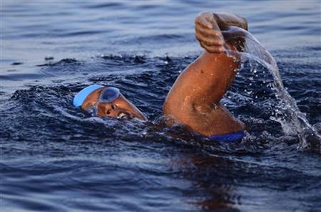 U.S. long-distance swimmer Diana Nyad starts her attempt to swim to Florida from Havana U.S. long-distance swimmer Diana Nyad starts her attempt to swim to Florida from Havana