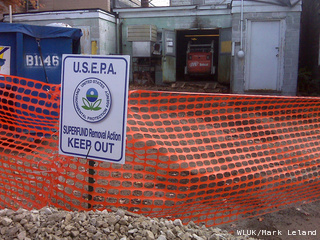 An EPA cleanup site is seen behind the former Sandies Dry Cleaner and Laundry in Little Chute, Sept. 27, 2011. (courtesy of FOX 11). An EPA cleanup site is seen behind the former Sandies Dry Cleaner and Laundry in Little Chute, Sept. 27, 2011. (courtesy of FOX 11).
