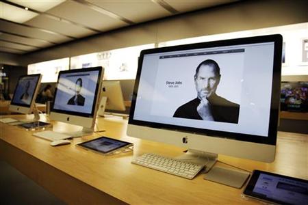 The homepage of apple.com shows the obituary of ex-Apple CEO Steve Jobs on iMac computer screens at an Apple Store in Glendale The homepage of apple.com shows the obituary of ex-Apple CEO Steve Jobs on iMac computer screens at an Apple Store in Glendale