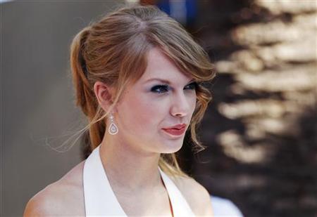 Taylor Swift arrives at the Teen Choice Awards in Los Angeles Taylor Swift arrives at the Teen Choice Awards in Los Angeles