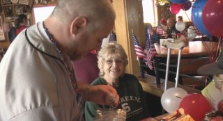 Happy Veterans Day with Mojo and Applebee's