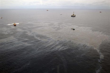 An aerial view shows oil that seeped from a well operated by Chevron at Frade, on the waters in Campos Basin in Rio de Janeiro state An aerial view shows oil that seeped from a well operated by Chevron at Frade, on the waters in Campos Basin in Rio de Janeiro state