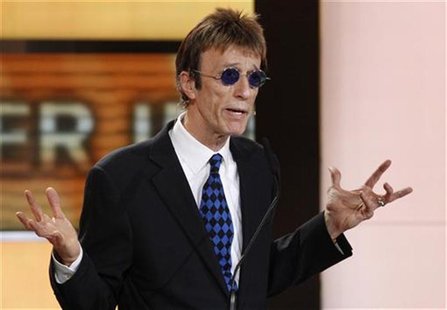 British musician Robin Gibb prepares to present U.S.actor John Travolta the award for best international actor during Golden Camera awards i British musician Robin Gibb prepares to present U.S.actor John Travolta the award for best international actor during Golden Camera awards i