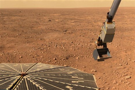 NASA?s Phoenix Mars Lander?s solar panel and the lander?s Robotic Arm with a sample in the scoop are seen NASA?s Phoenix Mars Lander?s solar panel and the lander?s Robotic Arm with a sample in the scoop are seen