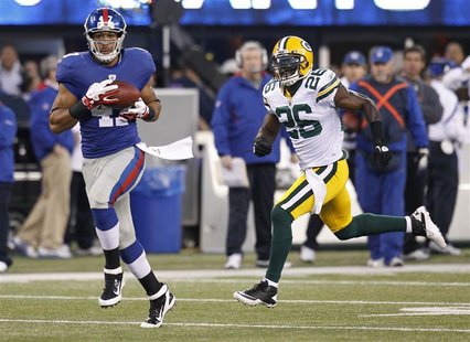 New York Giants Beckum catches a pass for a touchdown next to Green Bay Packers Peprah in the first quarter during their NFL football game i New York Giants Beckum catches a pass for a touchdown next to Green Bay Packers Peprah in the first quarter during their NFL football game i