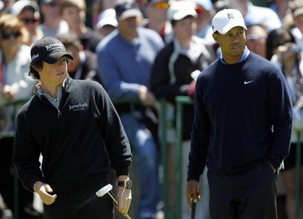 Tiger Woods of the US watches Rory McIlroy of Ireland putt on the practice green before the start of the U.S. Open Golf Championship at Pebb Tiger Woods of the US watches Rory McIlroy of Ireland putt on the practice green before the start of the U.S. Open Golf Championship at Pebb