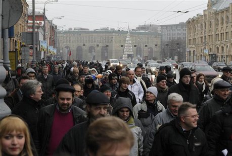People walk in the city centre to attend a sanctioned rally in Bolotnaya square to protest against violations at the parliamentary elections People walk in the city centre to attend a sanctioned rally in Bolotnaya square to protest against violations at the parliamentary elections