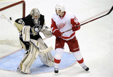 Detroit Red Wings' Franzen scores winning goal against Pittsburgh Penguins goalie Fleury in the third period of their NHL hockey game in Pit Detroit Red Wings' Franzen scores winning goal against Pittsburgh Penguins goalie Fleury in the third period of their NHL hockey game in Pit
