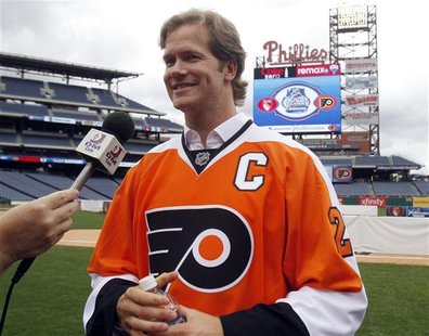Philadelphia Flyers captain Chris Pronger makes remarks on the field after a news conference in Philadelphia Philadelphia Flyers captain Chris Pronger makes remarks on the field after a news conference in Philadelphia