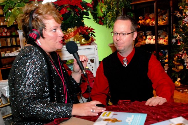 Lori Moore and the Potluck Pals set up camp at Seiverts Floral to rally support for the Kalamazoo Holiday Food Drive - 12/15/11.  The Pals chipped in to the tune of $1438!