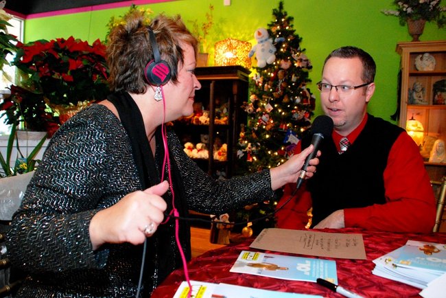 Lori Moore and the Potluck Pals set up camp at Seiverts Floral to rally support for the Kalamazoo Holiday Food Drive - 12/15/11.  The Pals chipped in to the tune of $1438!