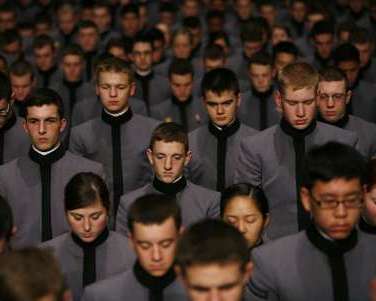 U.S. Army cadets bow their heads in prayer at U.S. Military Academy in West Point, New York. REUTERS/Shannon Stapleton U.S. Army cadets bow their heads in prayer at U.S. Military Academy in West Point, New York. REUTERS/Shannon Stapleton