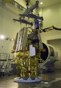 Employees work on the Phobos-Grunt (Phobos-Soil) spacecraft in Baikonur cosmodrome Employees work on the Phobos-Grunt (Phobos-Soil) spacecraft in Baikonur cosmodrome