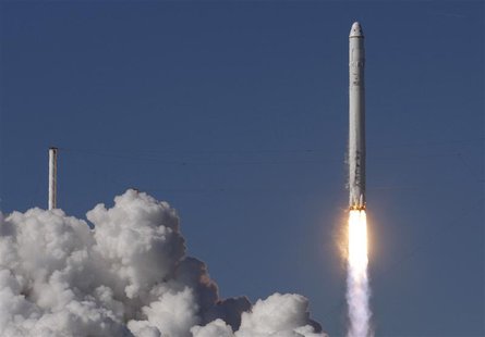 SpaceX's Falcon 9 rocket with the Dragon capsule lifts off from launch complex 40 at the Cape Canaveral Air Force station in Cape Canaveral SpaceX's Falcon 9 rocket with the Dragon capsule lifts off from launch complex 40 at the Cape Canaveral Air Force station in Cape Canaveral