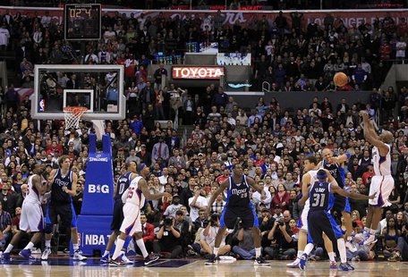 Los Angeles Clippers Chauncey Billups scores the game-winning three point shot against the Dallas Mavericks during their NBA basketball game Los Angeles Clippers Chauncey Billups scores the game-winning three point shot against the Dallas Mavericks during their NBA basketball game