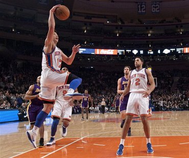 New York Knicks' Lin drives for layup as Los Angeles Lakers' Gasol and Knicks' Fields watch in NBA game in New York New York Knicks' Lin drives for layup as Los Angeles Lakers' Gasol and Knicks' Fields watch in NBA game in New York