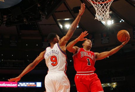 Chicago Bulls' Rose drives to the basket past New York Knicks ' Jeffries during their NBA game in New York Chicago Bulls' Rose drives to the basket past New York Knicks ' Jeffries during their NBA game in New York