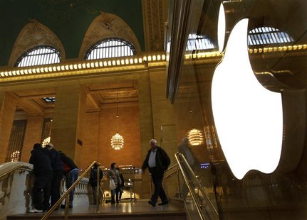 Customers visit the Apple Store in New York City's Grand Central Station Customers visit the Apple Store in New York City's Grand Central Station
