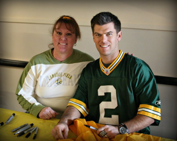 Paula gets close with Mason Crosby!